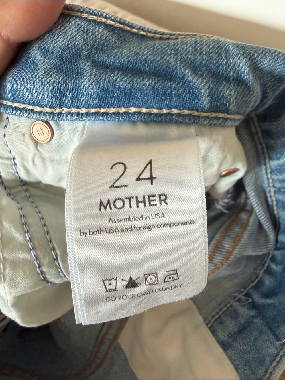 MOTHER High-Waisted Runaway Undone Hem Jeans sz 24 - Picture 11 of 11